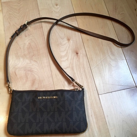 Michael Kors Handbags - MICHAEL KORS || Authentic Crossbody Bag